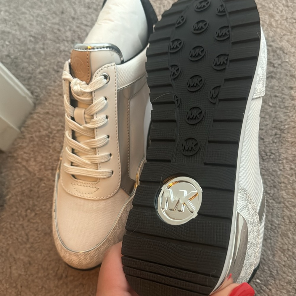 Michael Kors sneakers - Picture 3 of 4
